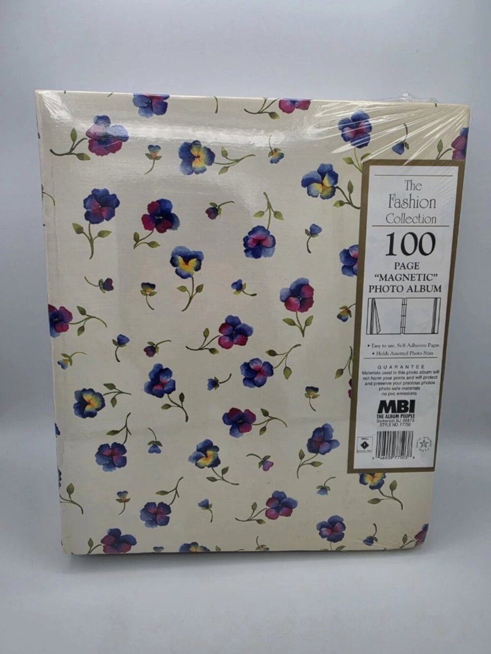 Vintage Photo Album 100 Pages Assorted Photo Sizes Magnetic Floral Vine Design